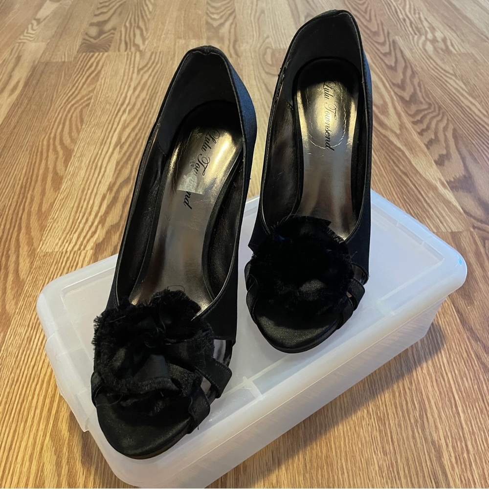Lulu Townsend Black Stiletto Heels - Picture 3 of 5
